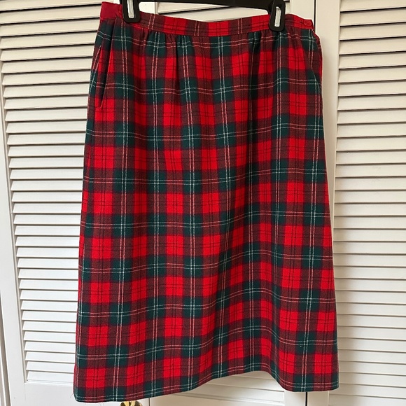 Pendelton Dresses & Skirts - Vintage Pendleton Lennox Tartan Plaid Skirt Lined with Pockets USA